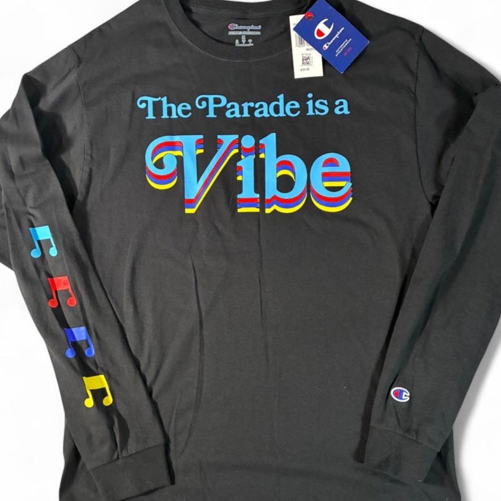 NWT Champion The Parade is a Vibe Long Sleeve T-Shirt. Size: Medium